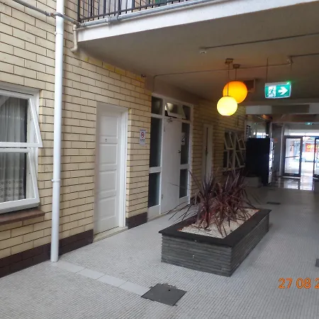 Adelaide Backpackers And Travellers Inn-3